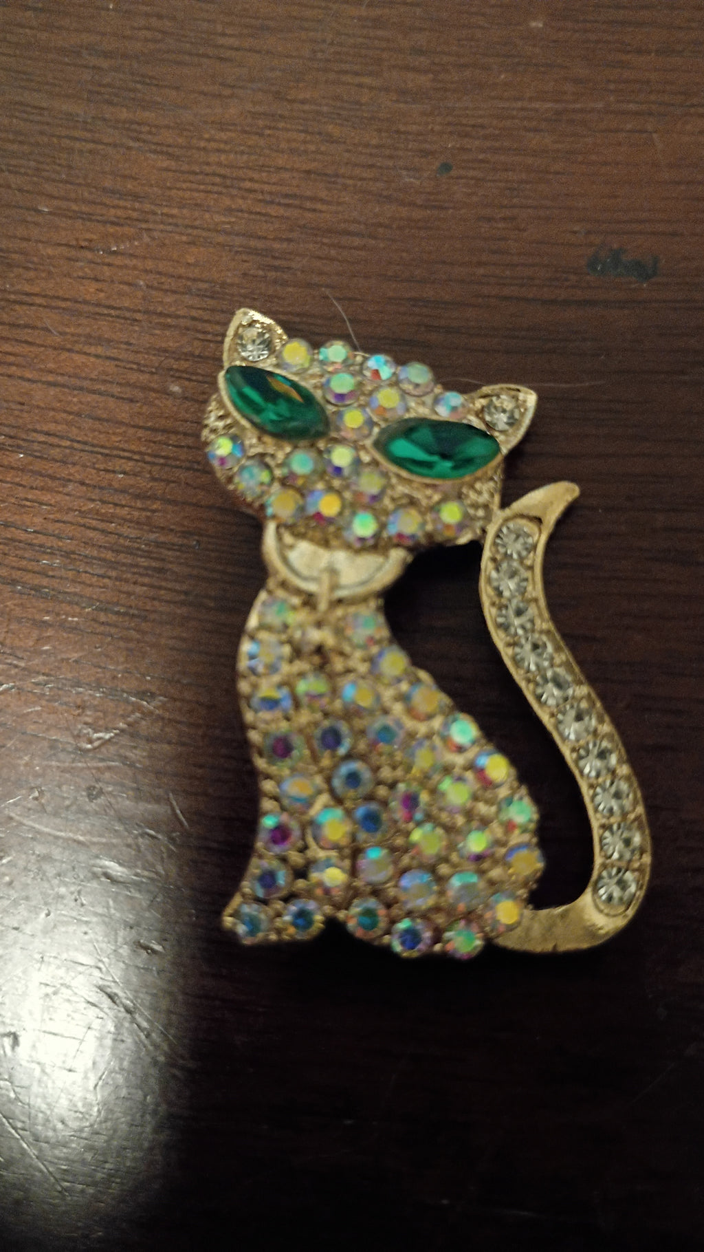 vintage-style gold-tone cat brooch