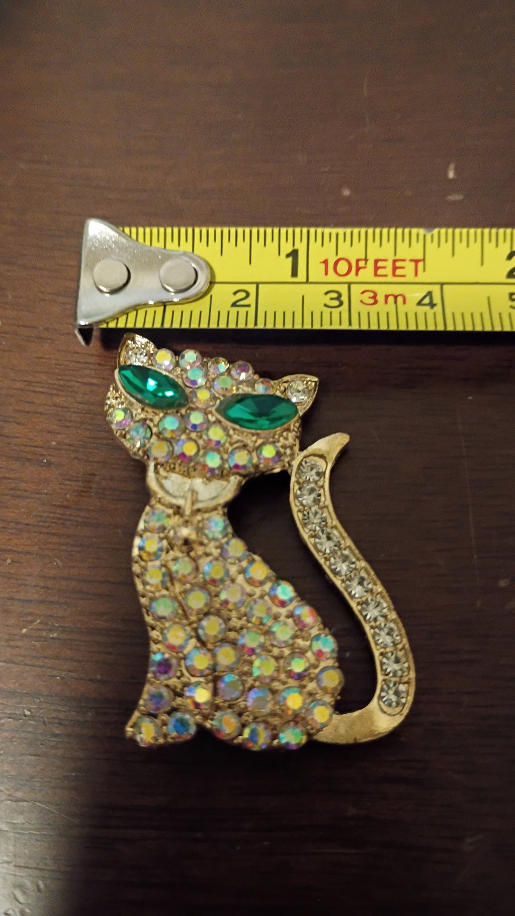 vintage-style gold-tone cat brooch