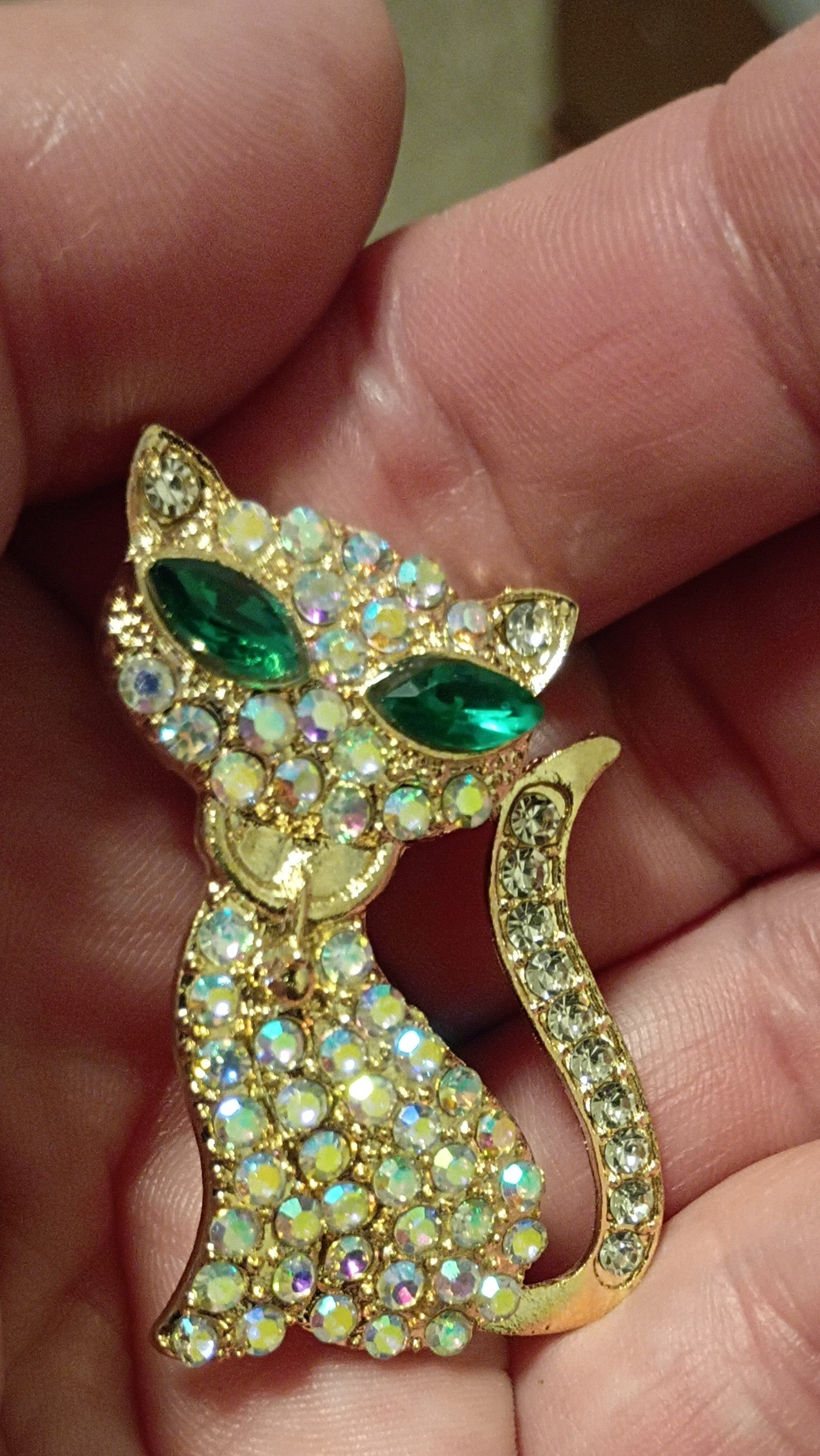 vintage-style gold-tone cat brooch